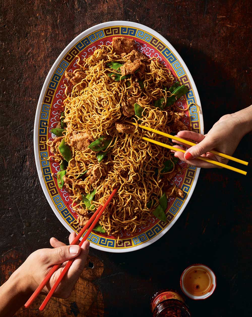  Jerk chow mein is one of the staples of Caribbean-Chinese cuisine, “which blends West Indian flavours with the (mainly) Cantonese palate and cooking techniques.”