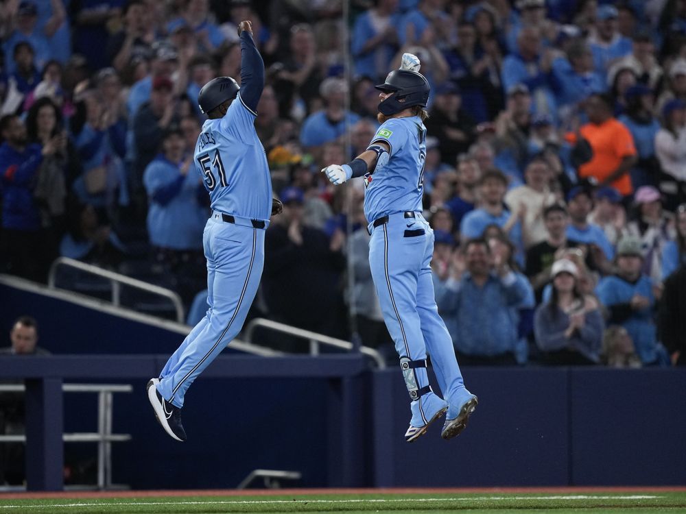 NextImg:Turner's twin blasts power Blue Jays past Royals 6-5; Toronto wins two straight