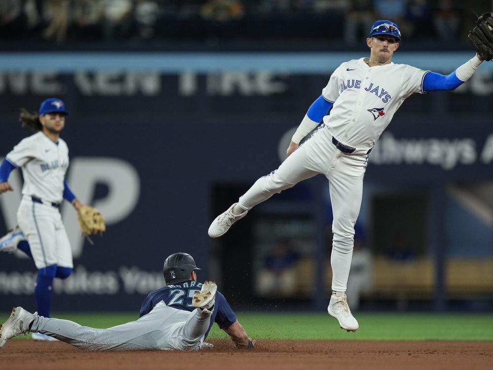 NextImg:Raleigh hits two-run homer in 10th inning as Mariners top Blue Jays 6-1