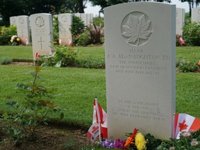 Archies grave