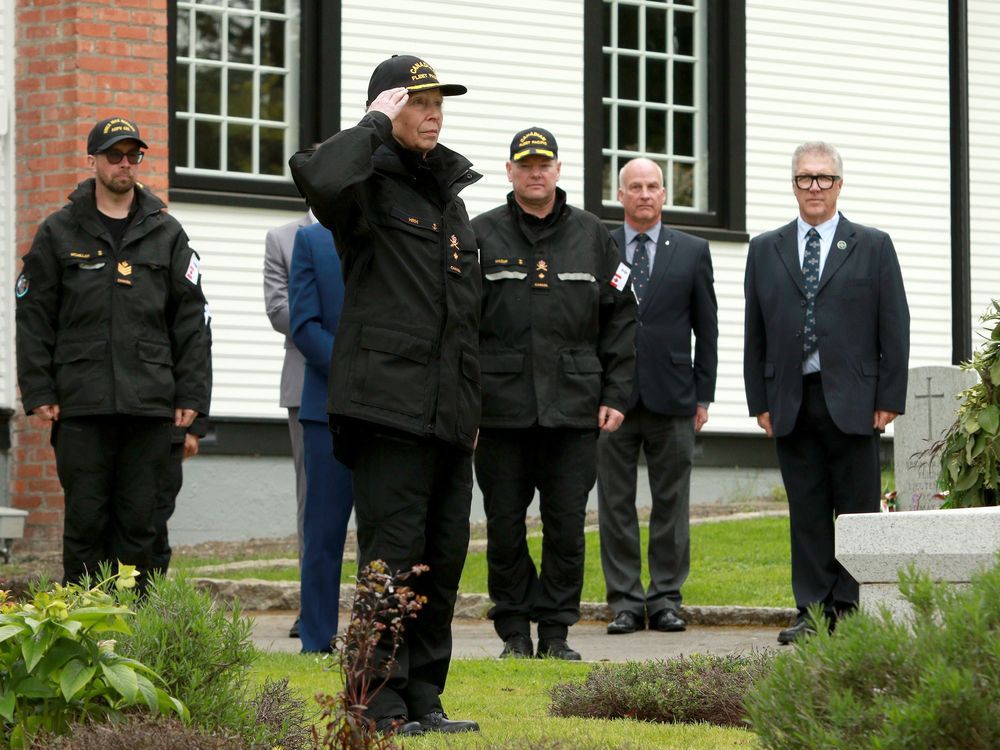 NextImg:Princess Anne lays wreath at B.C. veteran's cemetery; receives 21-gun salute