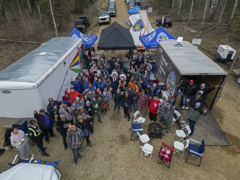 NextImg:Police present but not enforcing injunction at Alberta oil blockade