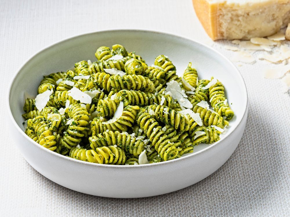 NextImg:Spinach pesto pasta is a family-friendly way to eat your greens