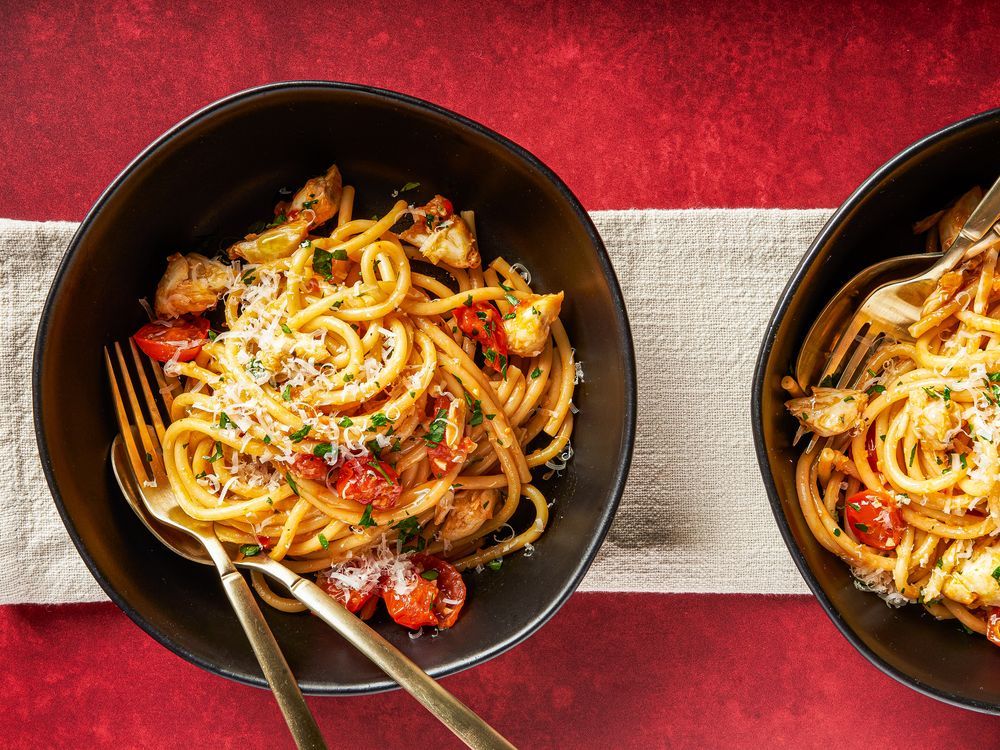 NextImg:This spicy bucatini with crab is a restaurant dish worth making at home