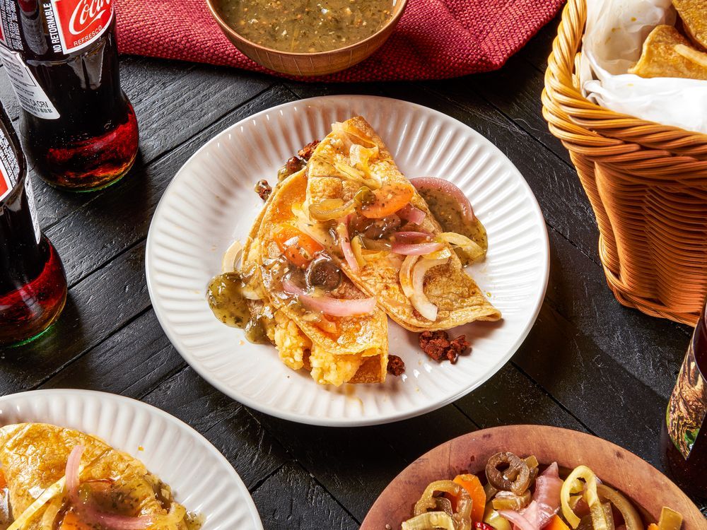 NextImg:Tacos de canasta are portable, adaptable and ready to party