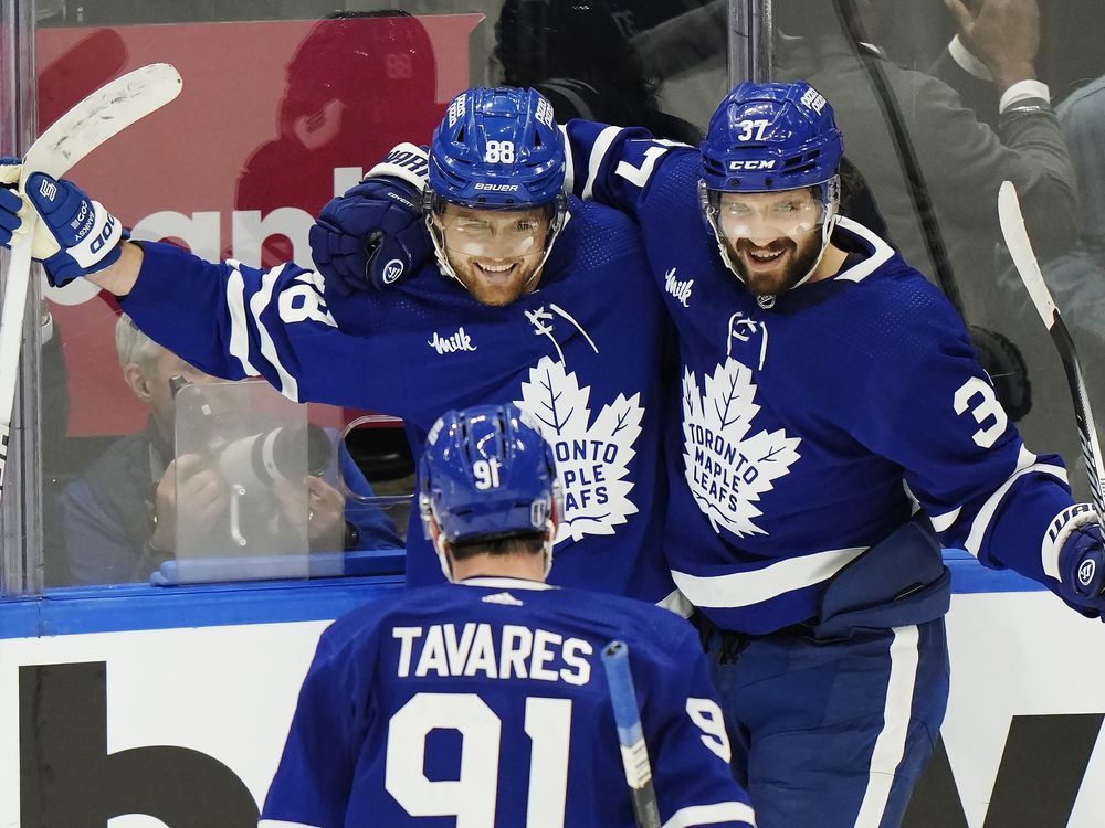 NextImg:Nylander, Woll star as Maple Leafs down Bruins 2-1 to force Game 7