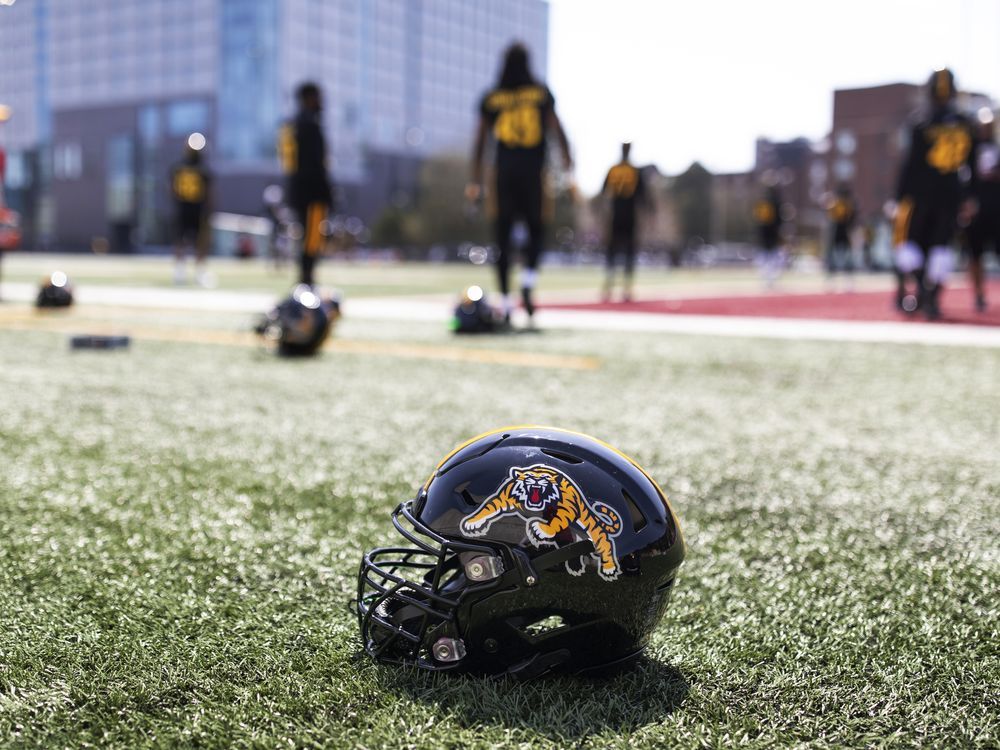 NextImg:Hamilton Tiger-Cats to add Mike Walker, Bernie Custis to Wall of Honour