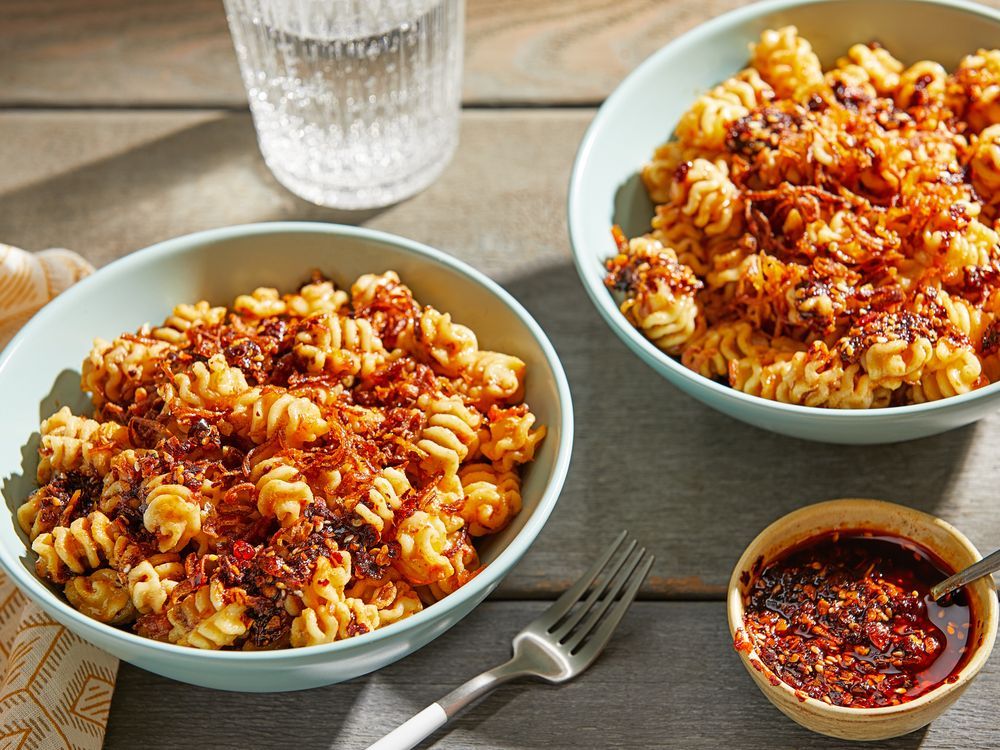 NextImg:Escape the red-sauce rut with this punchy chili crisp-tahini pasta