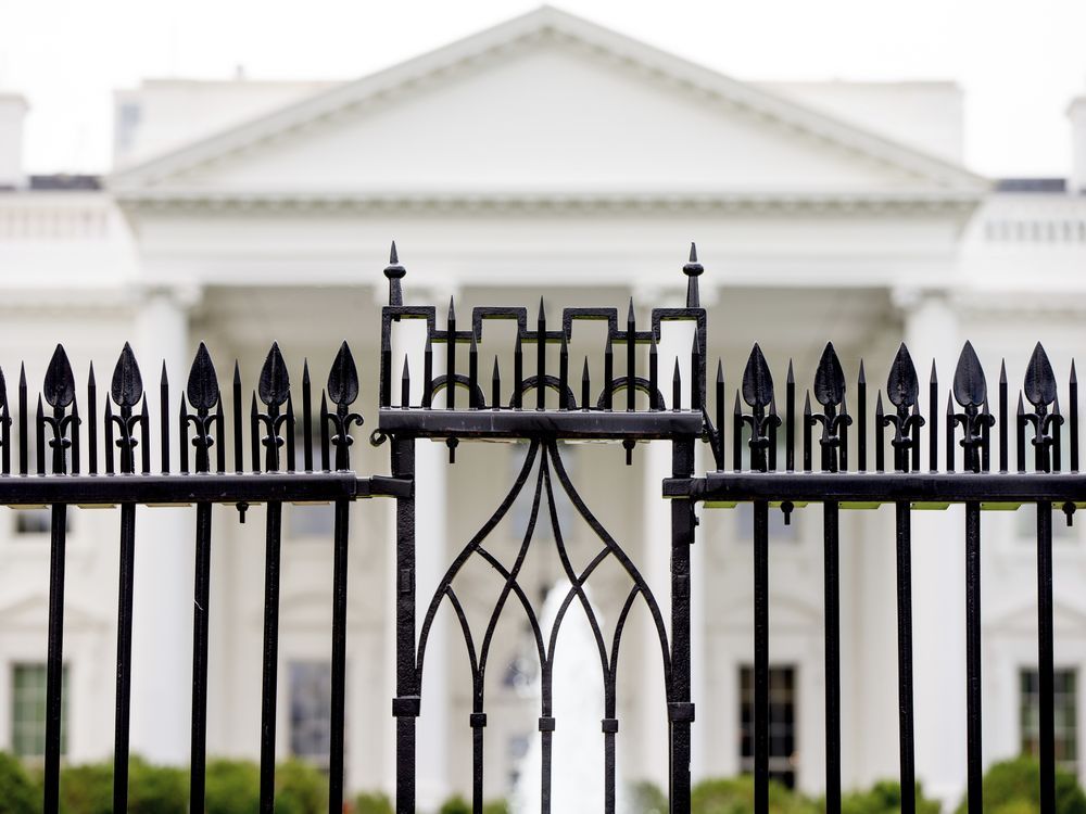 NextImg:Driver dies after crashing into a security gate at the White House