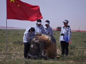 Una sonda china devuelve las primeras muestras de la cara oculta de la Luna