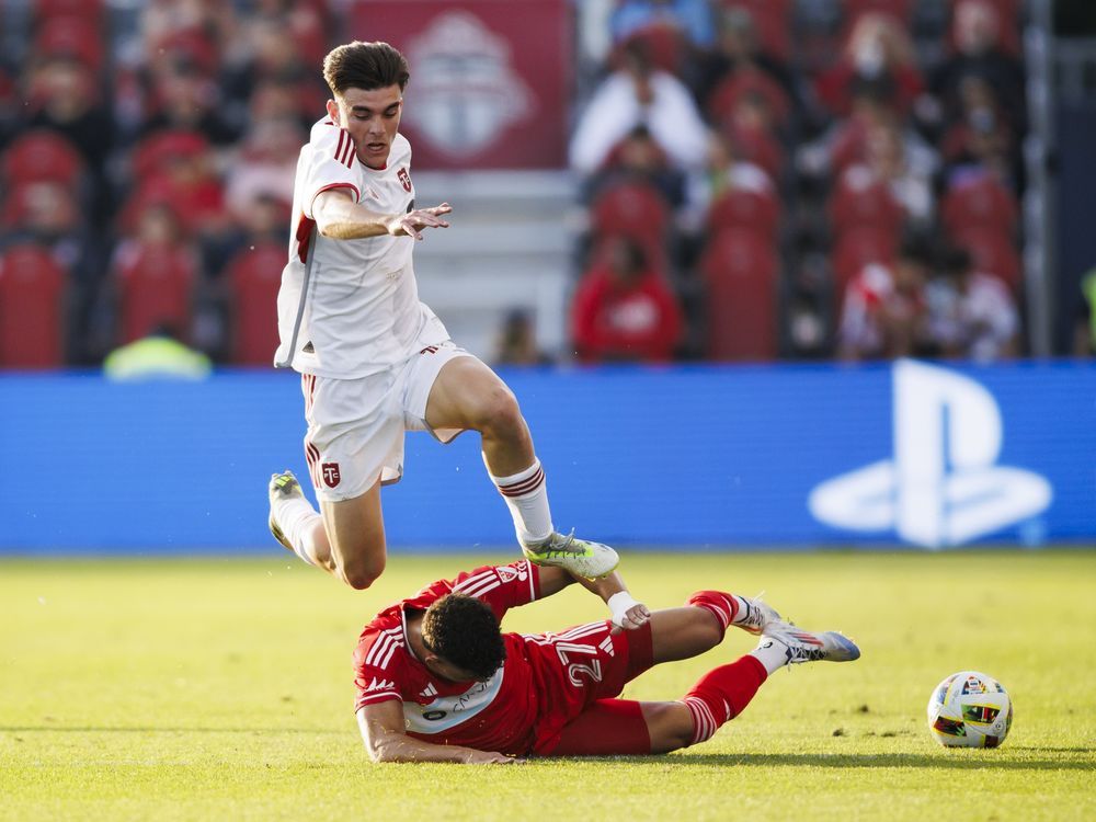 NextImg:Chicago Fire take advantage of sloppy Toronto FC defending to post first away win