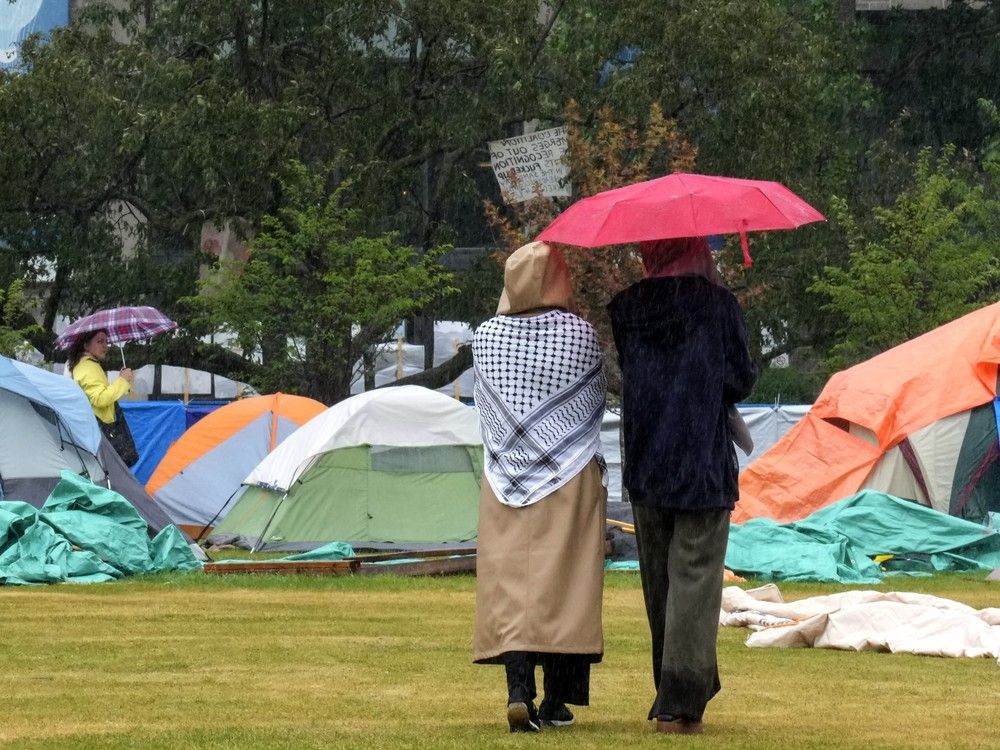 NextImg:University of Toronto graduation ceremonies continue amid protest on campus