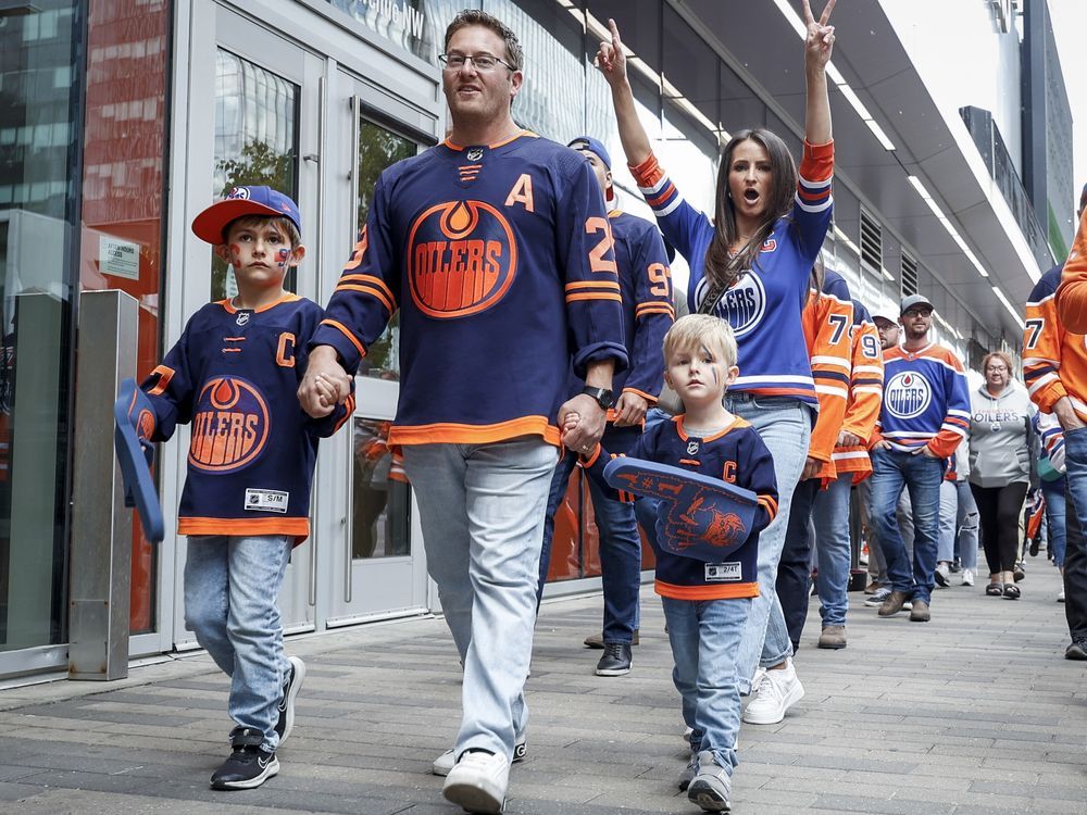 NextImg:In the news today: Oilers fans count down the hours until Cup final