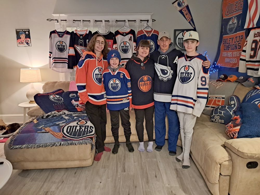 NextImg:Canadians throw parties, gather with friends to cheer on Oilers in Stanley Cup final