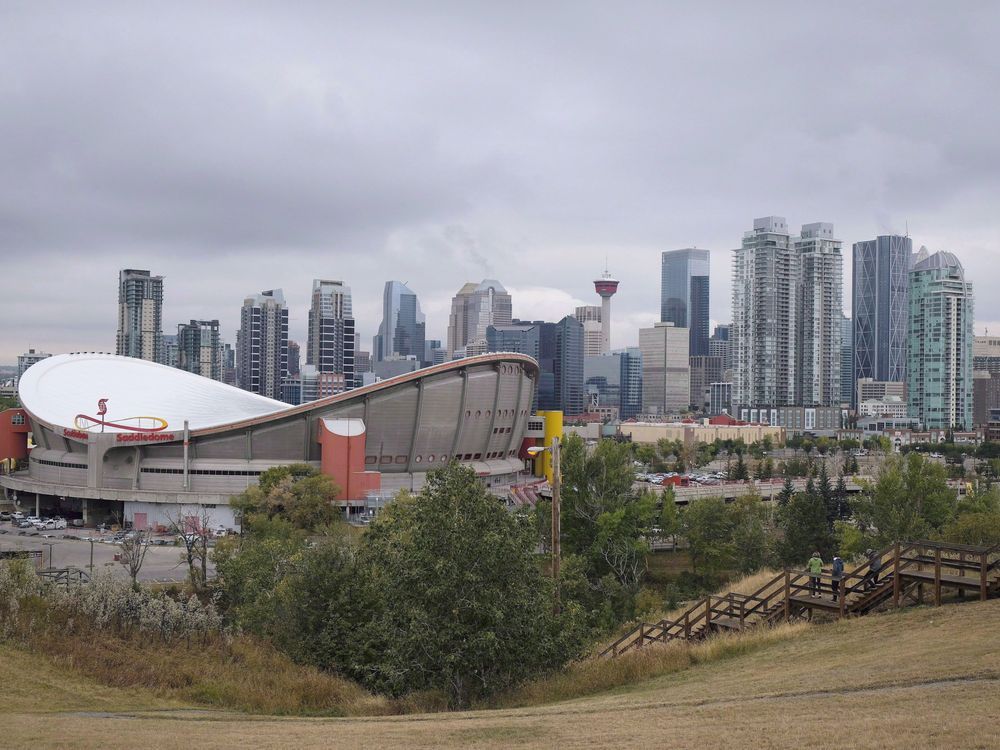 NextImg:Calgarians told not to have showers, baths after critical water main break