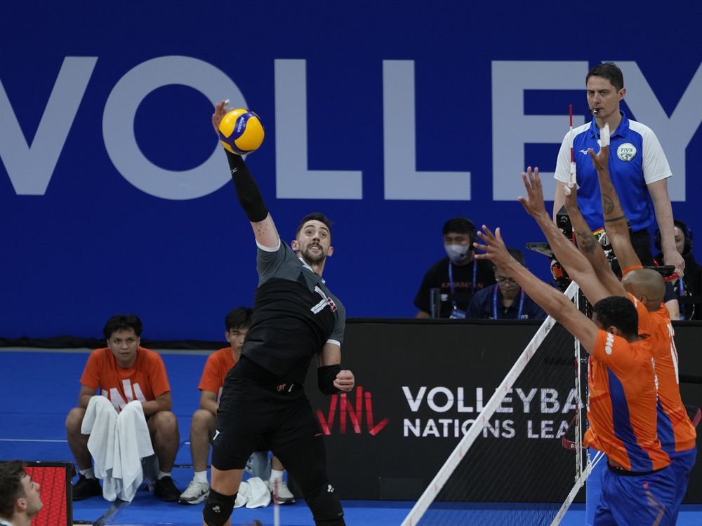 NextImg:Canada's men's volleyball team tops the Netherlands 3-2 to close out VNL prelims