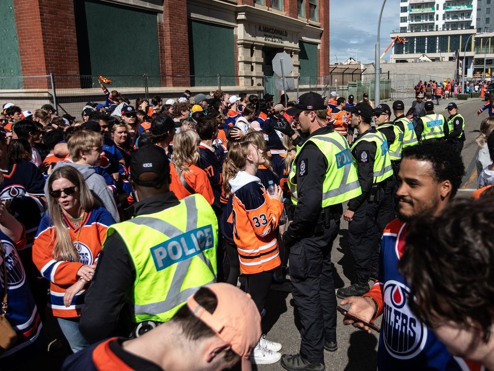 NextImg:Police report few arrests despite 33,000 at Oilers Stanley Cup Game7 watch party