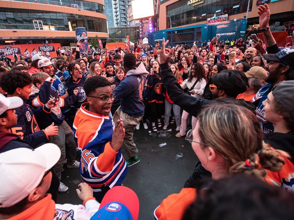 NextImg:Down and stressed after early losses, Oilers fans getting their confidence back