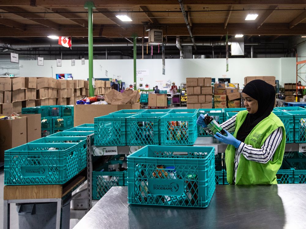 NextImg:One in four Canadians live in poverty, new report says