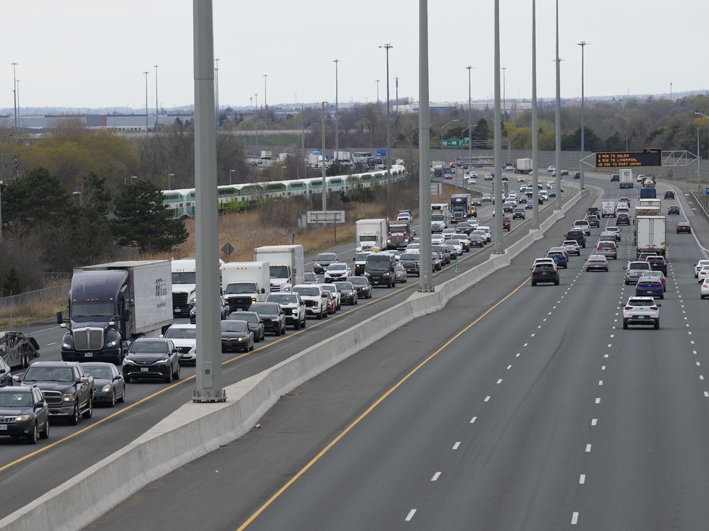 NextImg:Police officers involved in 401 crash declined interview, didn't submit notes: SIU