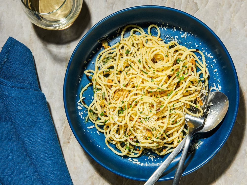 NextImg:Spaghetti aglio e olio is a pantry pasta for the ages
