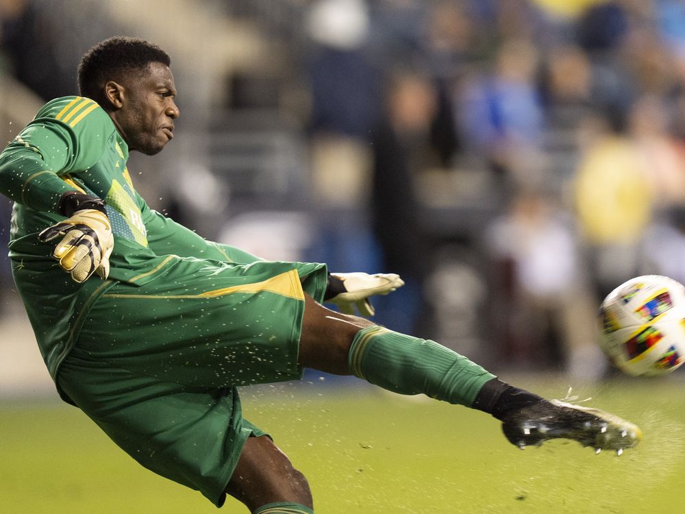 NextImg:Veteran goalkeeper Sean Johnson gets contract extension from Toronto FC