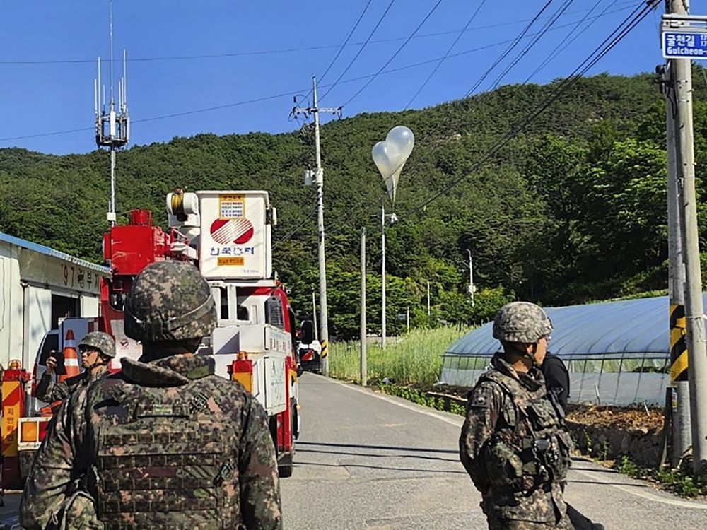 NextImg:North Korea is sending more trash-carrying balloons to South Korea