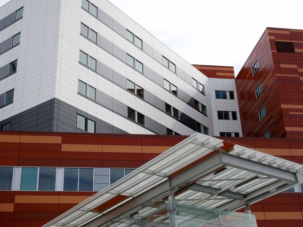 NextImg:Ambulances diverted, some patients told to stay away from MUHC after major water failure