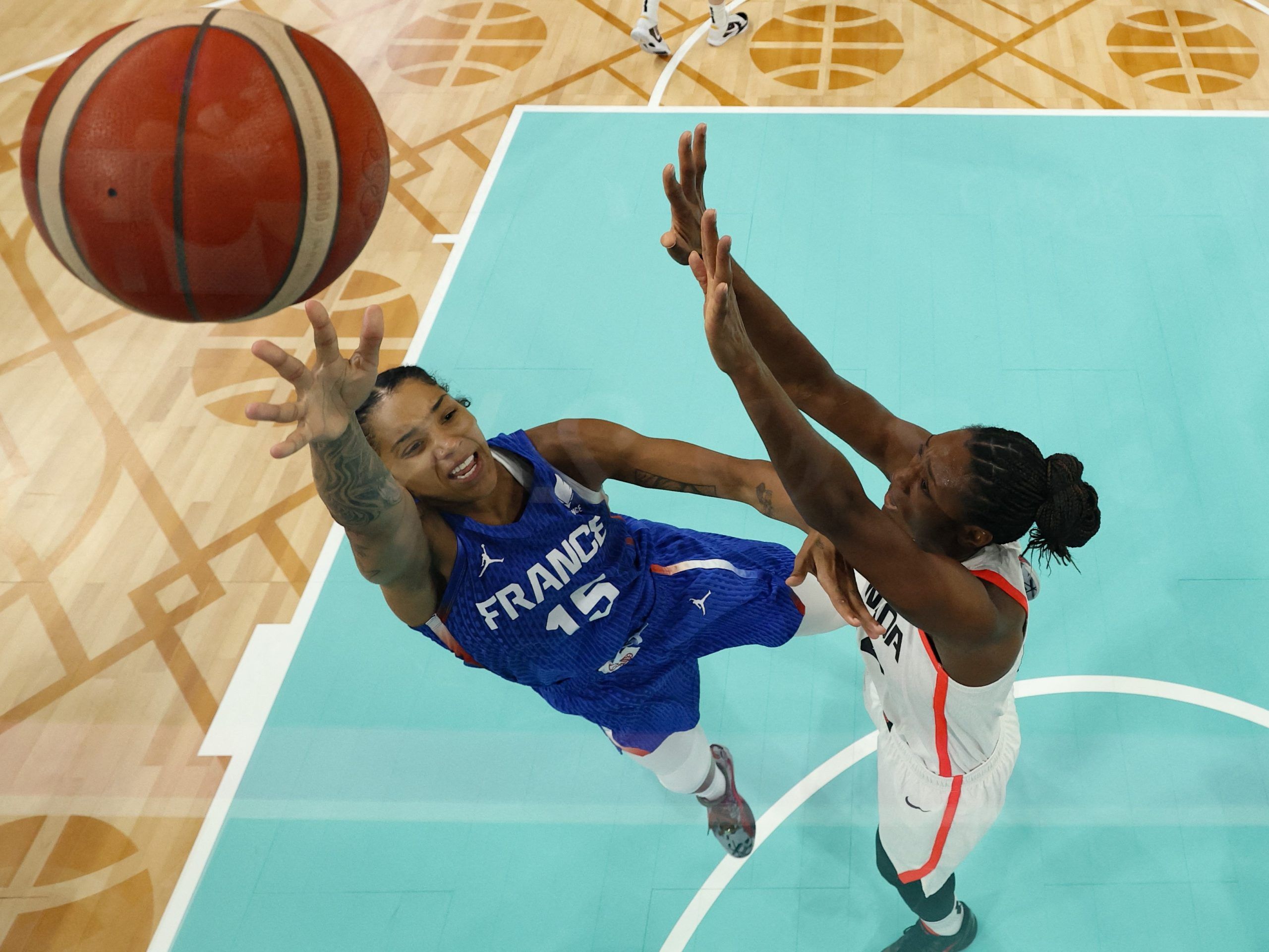 NextImg:Worst quarter ever sinks Canadian women's basketball team at Olympics
