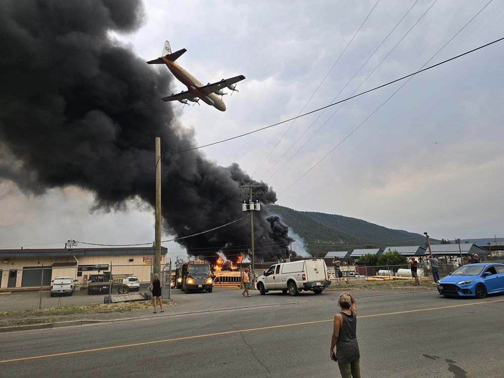 NextImg:B.C. community in path of wildfire gets close-up view of battle to save town