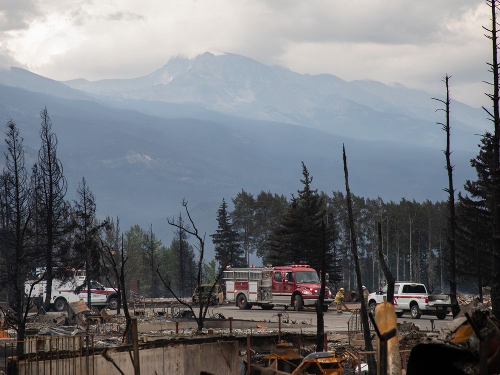 NextImg:Parks Canada reports progress in fighting Jasper wildfires