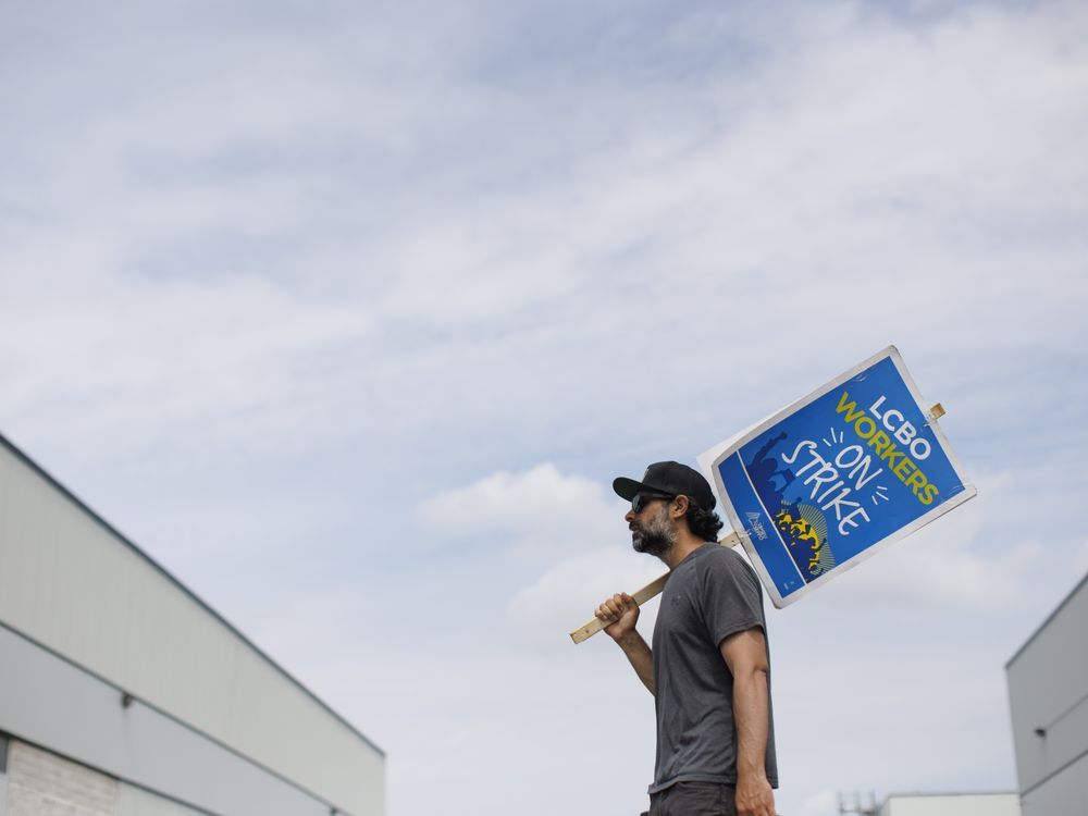 NextImg:Union ramps up pressure in LCBO strike with no talks planned to get deal