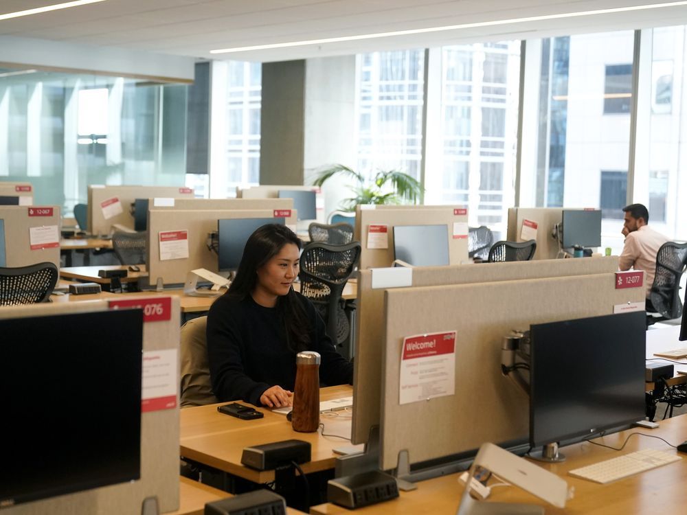 NextImg:Work friends can be hard to find. How to combat loneliness in the workplace