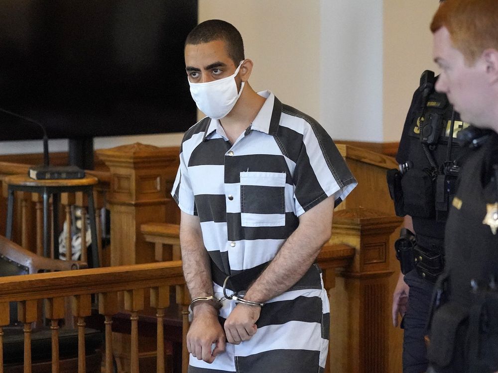 NextImg:Man accused of stabbing Salman Rushdie rejects plea deal involving terrorism charge