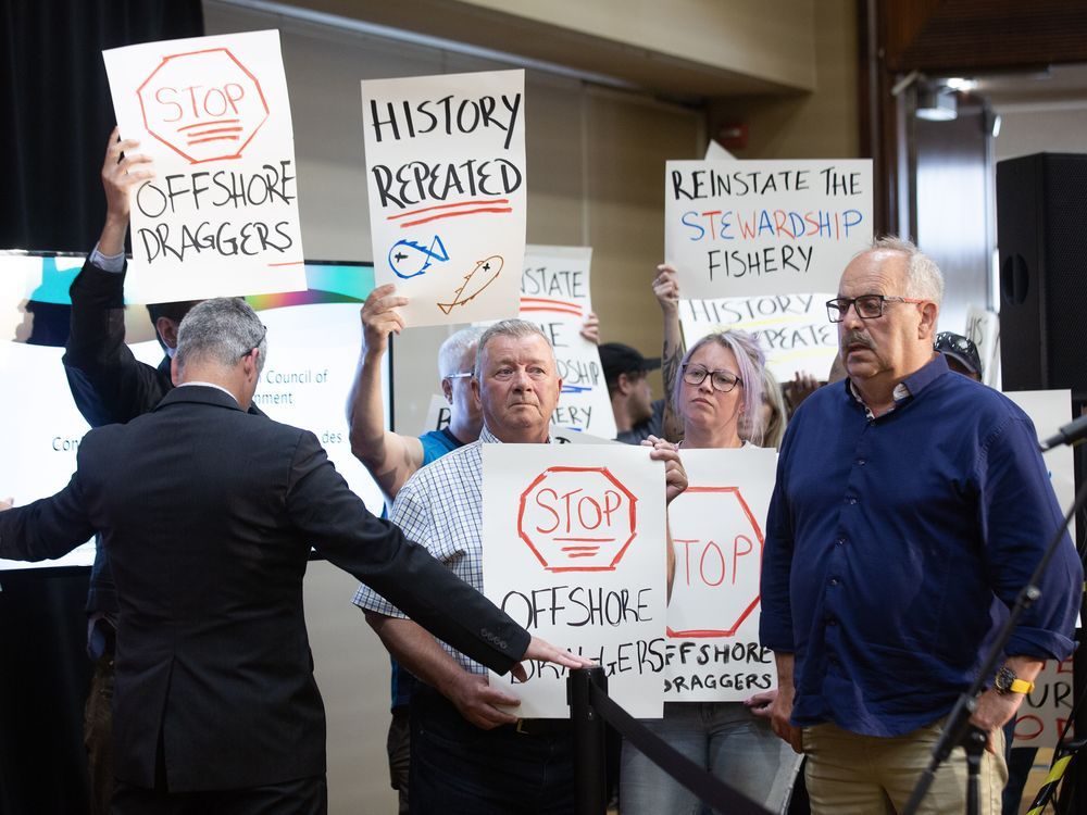 NextImg:Newfoundland fishers protest interrupts environment ministers' press conference