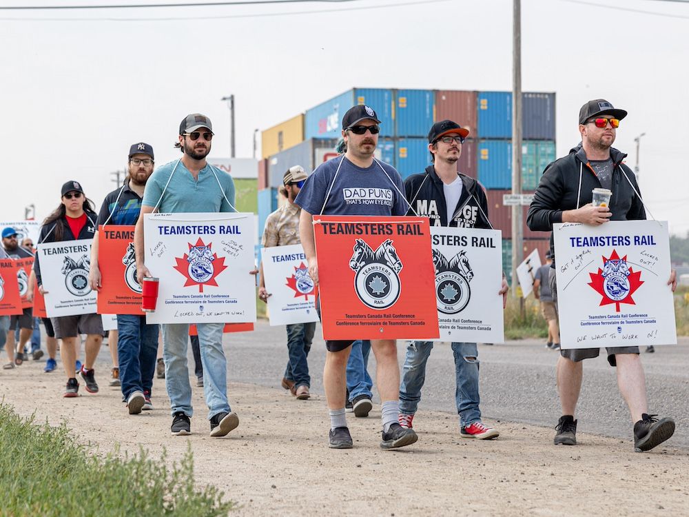 NextImg:Matthew Lau: Railway unions have far too much power