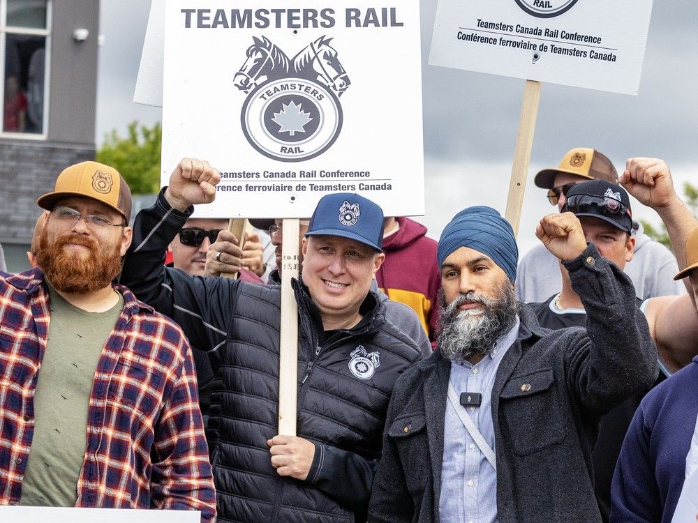 NextImg:NDP slams Liberals as 'cowardly, anti-worker' while Conservatives remain silent on railway conflict
