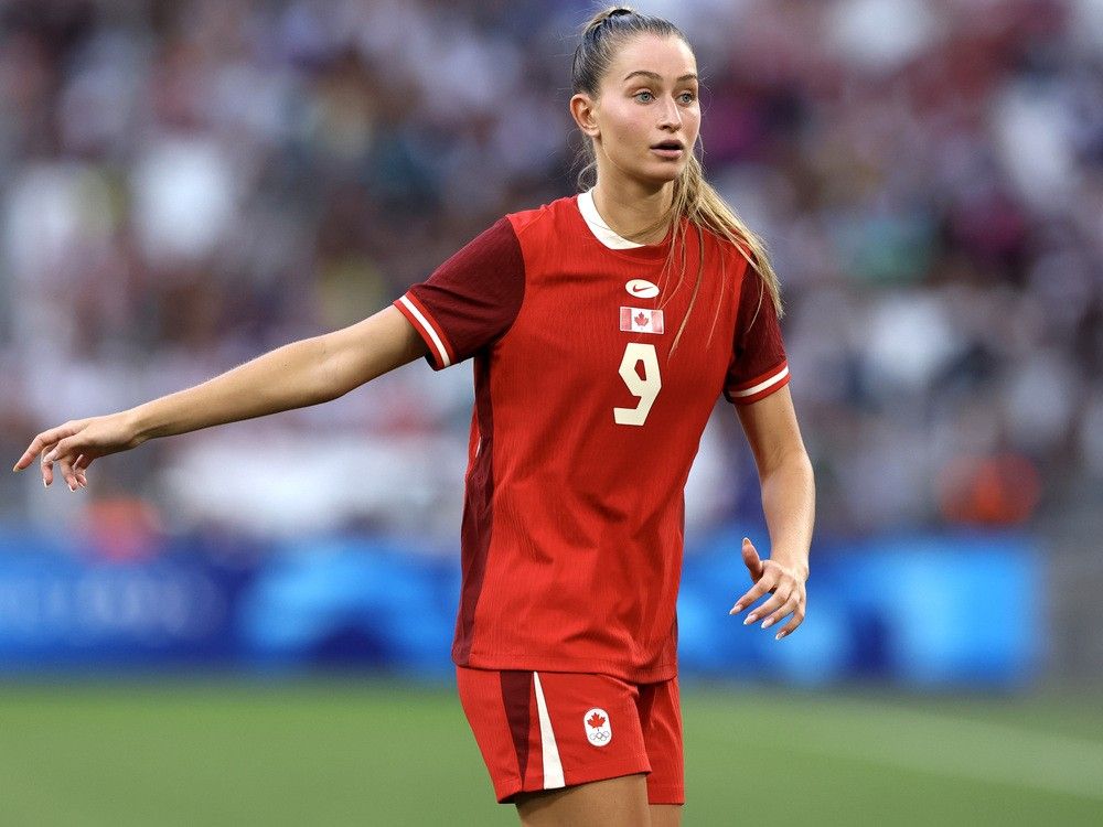 NextImg:Canada out of Olympic soccer tournament, but not without a fight