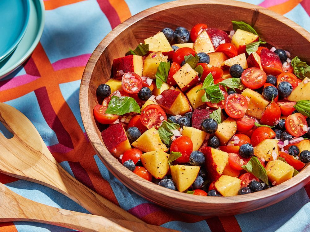 NextImg:Let tomatoes be both fruit and vegetable in this juicy peach salad