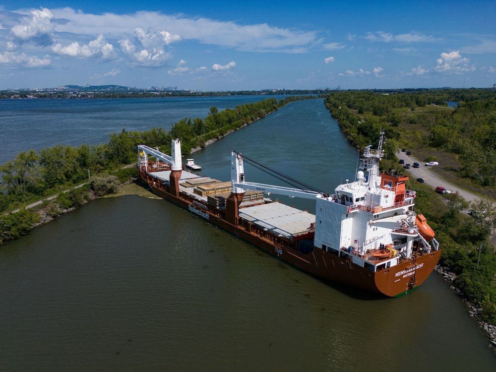NextImg:Grounded cargo ship blocking traffic in St. Lawrence Seaway freed by tugboats