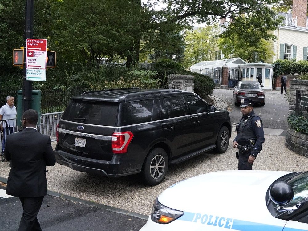NextImg:FBI agents seen entering NYC mayor’s residence ahead of expected unsealing of indictment