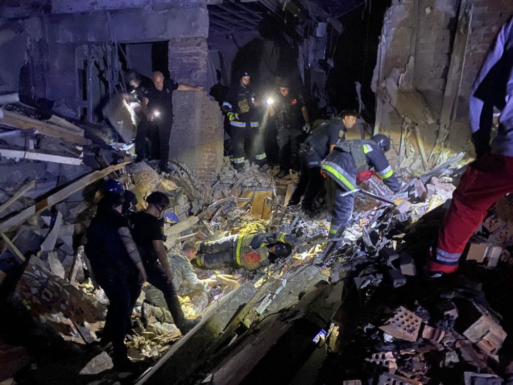NextImg:Ukrainian military academy and hospital hit by Russian missiles, killing more than 50, officials say