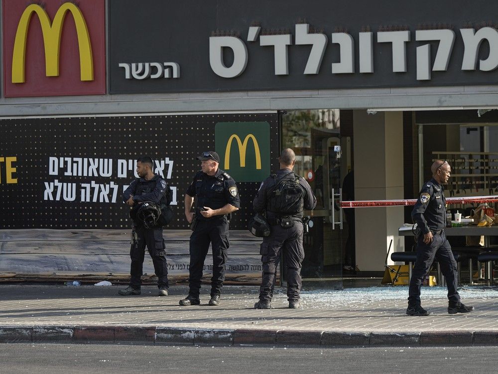 NextImg:Border Police officer killed, 10 wounded in Israel terror attack