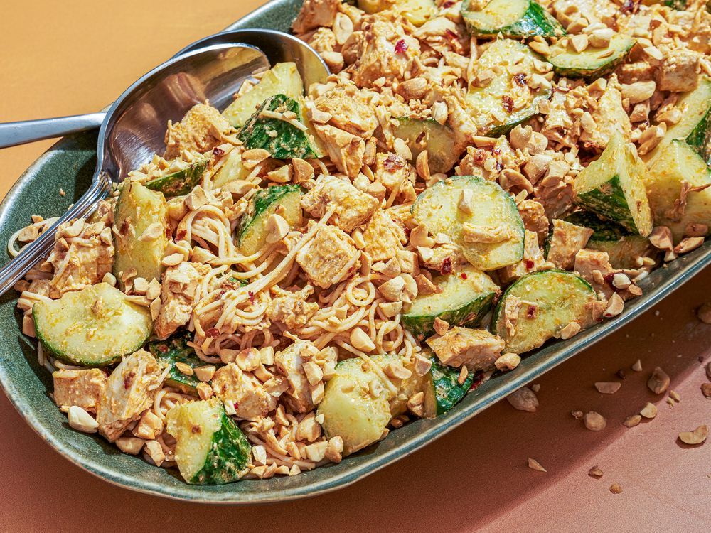 NextImg:Need to eat an entire cucumber? Add noodles and spicy peanut sauce.