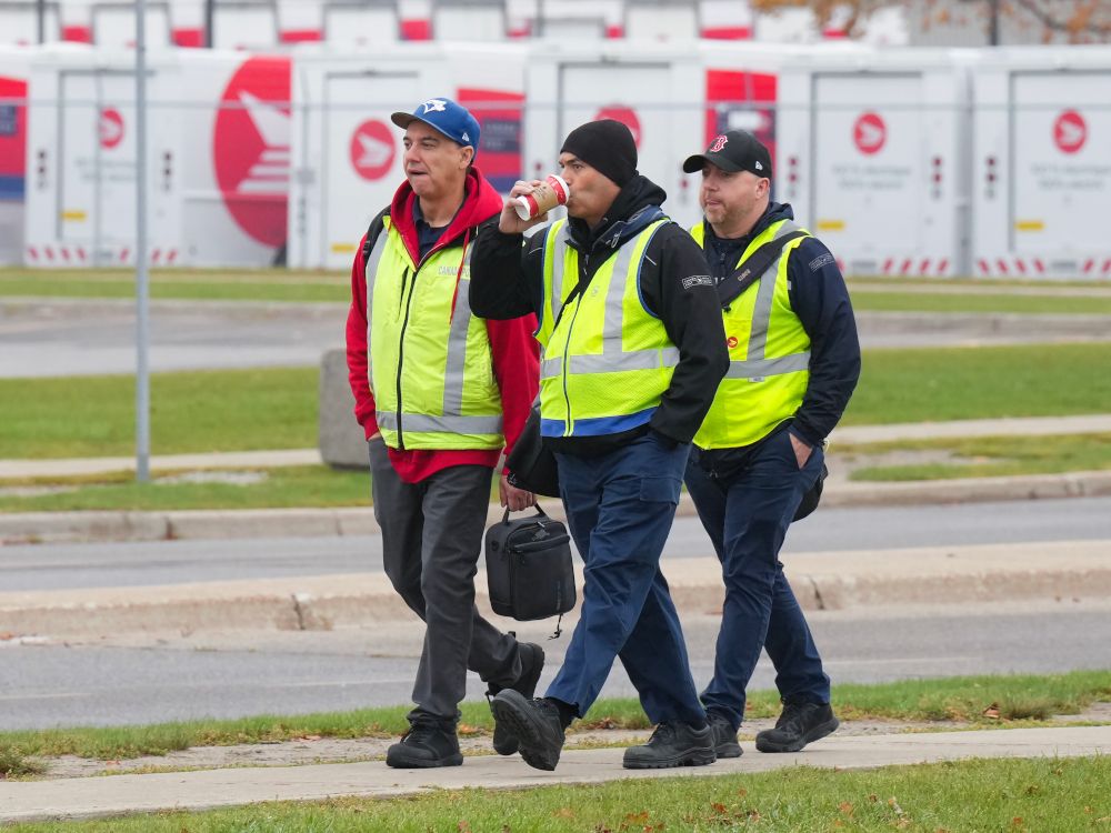 NextImg:Matthew Lau: The only way to save Canada Post is to privatize it