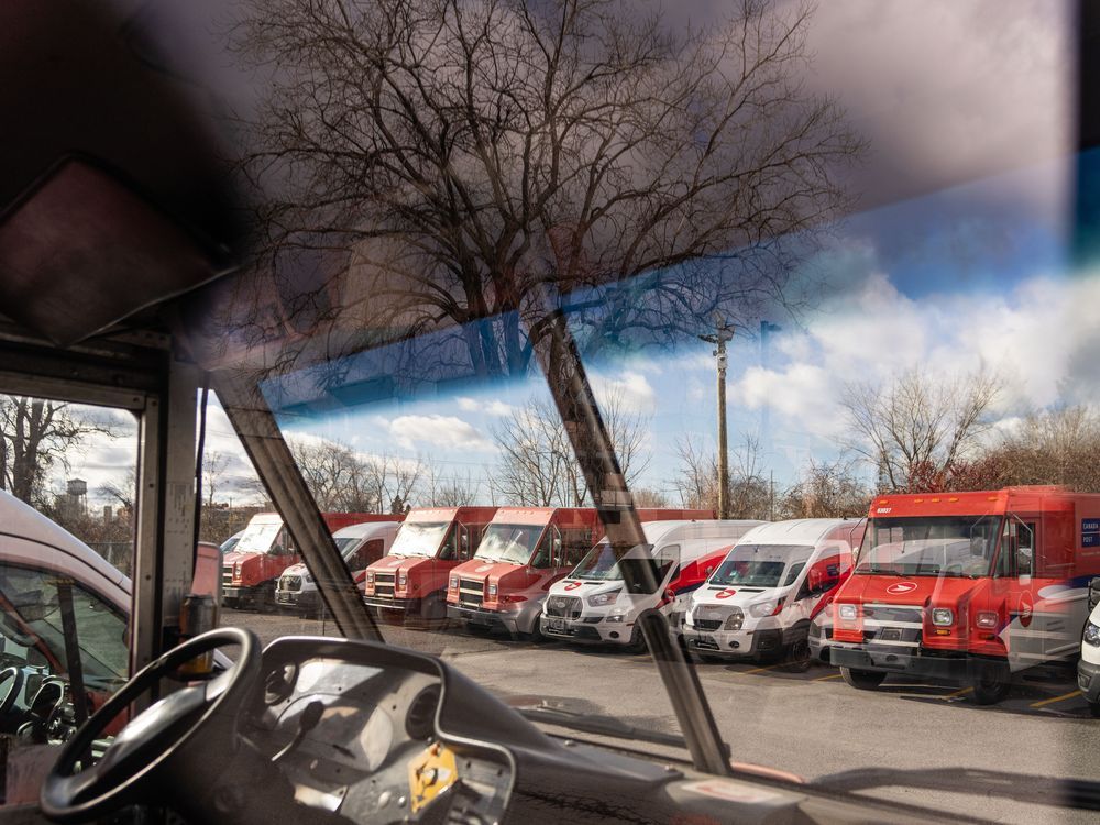 Canada Post temporarily laying off striking workers, union says