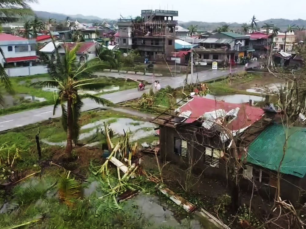 NextImg:Powerful typhoon lashes the Philippines, displacing massive numbers of people
