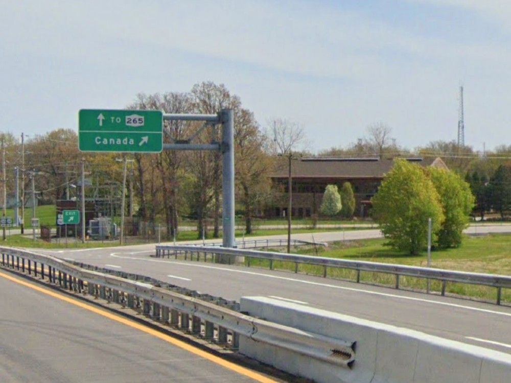 NextImg:American man takes a wrong turn at the Canadian border, gets busted for carrying a gun in U.S.
