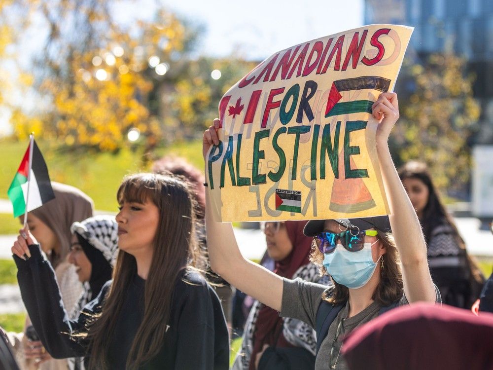 Former advisor to Benjamin Netanyahu met by anti-Israel student mob at
University of Calgary