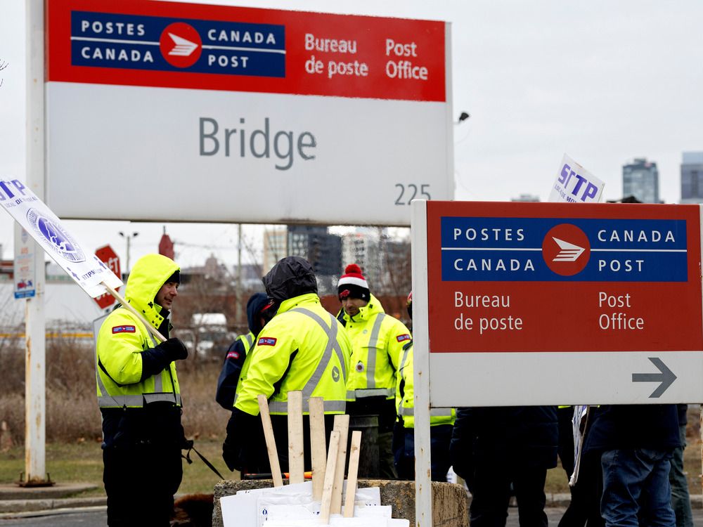 NextImg:Most Canadians minimally affected by Canada Post strike, survey finds